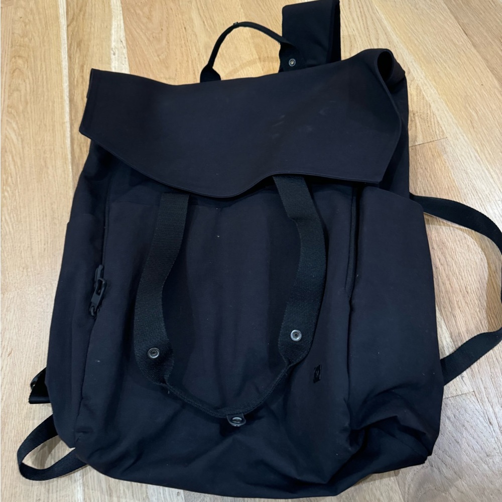 Black large lululemon tech backpack